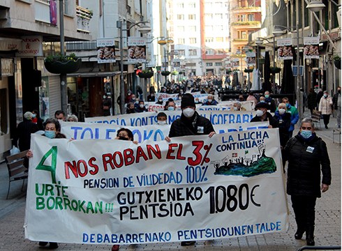 [BIDEOA+ARGAZKIAK] Pentsionistek deituta mobilizazio jendetsuak egin ziren zapatuan