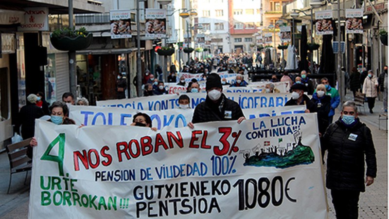 [BIDEOA+ARGAZKIAK] Pentsionistek deituta mobilizazio jendetsuak egin ziren zapatuan