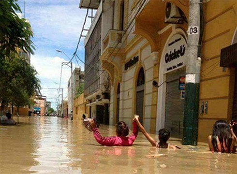 Perun kaltetutakoei laguntzeko kanpaina abiarazi du Egoaiziak
