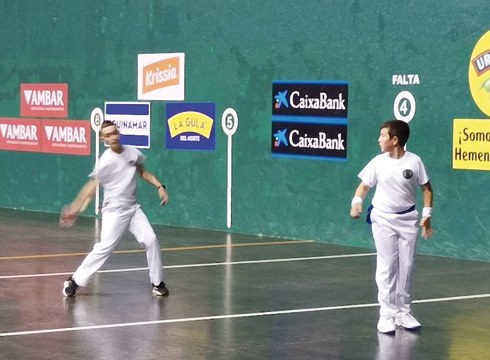 Pilota Eskolak jaialdi berezia antolatu du barixakurako Astelena frontoian