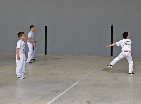 Pilota Eskolako bost partidu jokatuko dira gaur Astelena frontoian