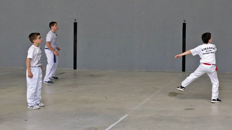 Pilota Eskolako bost partidu jokatuko dira gaur Astelena frontoian