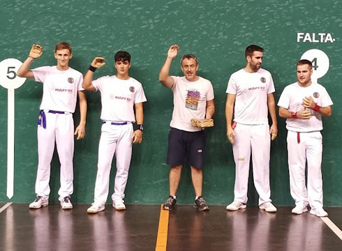 Pilota jaialdi arrakastatsua izan zen zubikoa Astelena frontoian