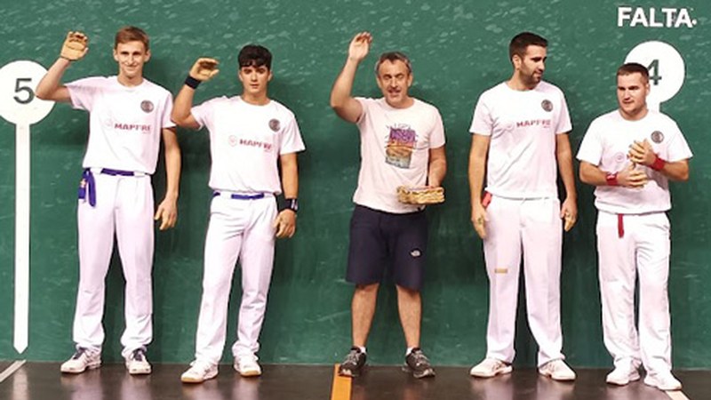 Pilota jaialdi arrakastatsua izan zen zubikoa Astelena frontoian