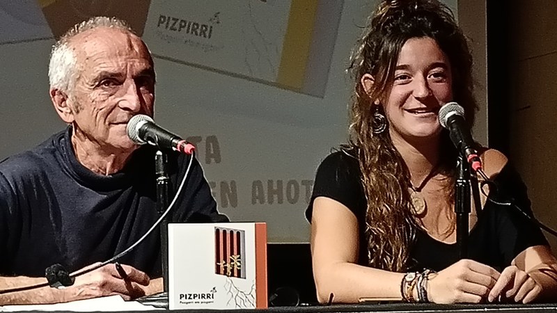 "Pizpirri. Pozgarri eta pizgarri" diskoa aurkeztuko dute gaur arratsaldean Arrate Kultur Elkartean