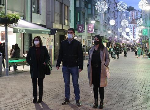 Piztu dituzte Gabonak girotzeko kalean ipinitako argiak