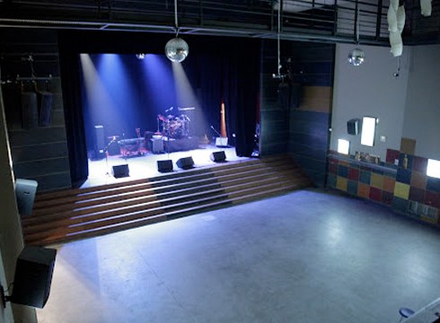 Plateruena Kafe Antzokiak ateak itxiko ditu