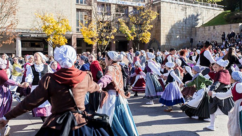 ‘Plazara Dantzara’ gaur Bizikleta plazan