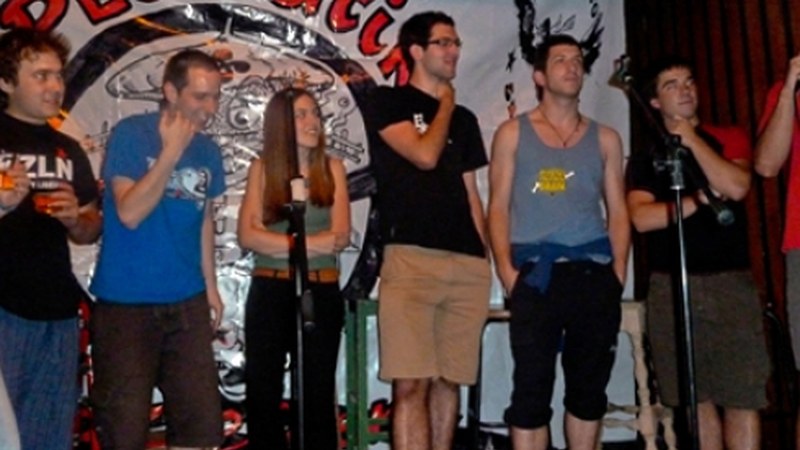 Plazatik Gaztetxera bertso txapelketaren finala bihar jokatu da Eibarko Gaztetxean