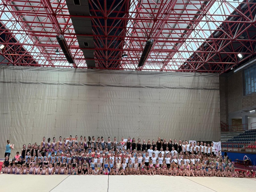 Podiumak eta amaiera festa borobila Ipurua Gimnasia Erritmikoko gimnastentzat