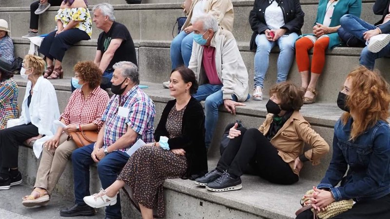 Poesia emanaldia Maite Lorenzo (Argakiak: Eduardo Luis Diaz Exposito)