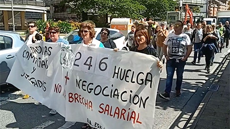 Polizia-etxe eta epaitegietako garbitzaileek hitzarmen duina eskatu dute manifestazioan