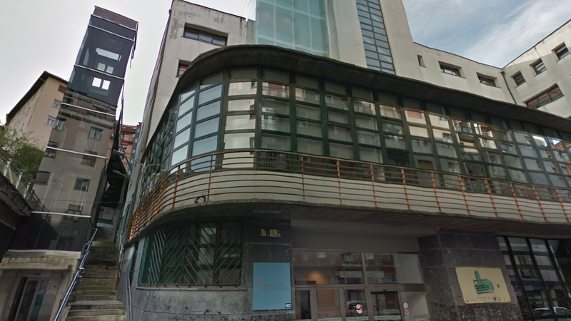 Portalea ondoko igogailua zerbitzuz kanpo egongo da hilabetez