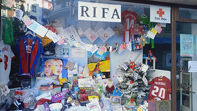 Premia duten umeentzat jostailuak erosteko zozketa antolatu du Gurutze Gorriak