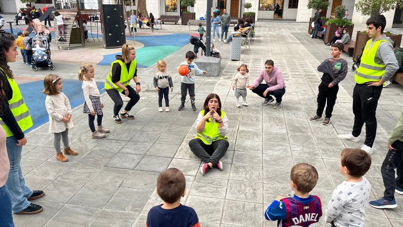 Primerako giroa jarri zuen Barixakuak Jolasian ekimenak Egigurentarreneko parkean