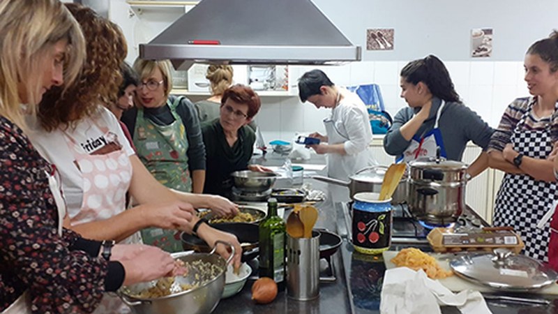 Primeran aritu ziren sukaldaritza osasungarrian trebatzeko saioan