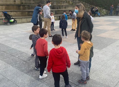 Primeran pasatu zuten txikiek Barixakuak Jolasian ekimeneko jolasekin