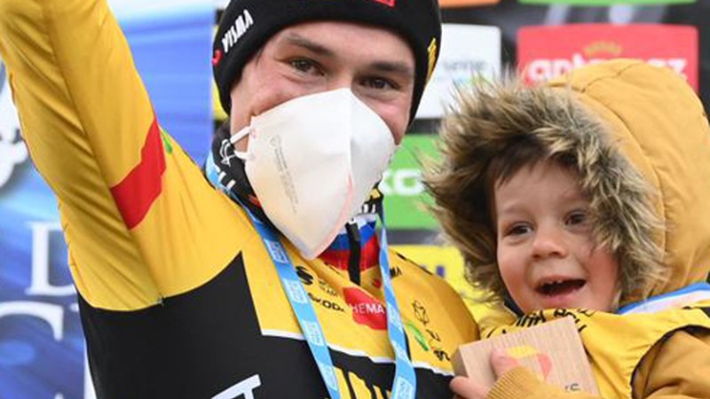 Primoz Roglicek lehen etapa irabaziz ekin dio Itzulia 2022 lasterketari