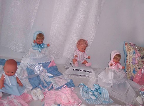 Puntu eta joskintza lanen erakusketa zabaldu dute Untzagako jubilatu etxean