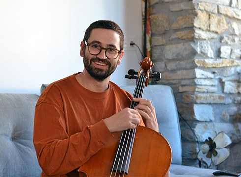 Quico Pugès, musikaria: “Berdin dio doinu bat noiz sortu den; orain entzuten badut, aktuala da”