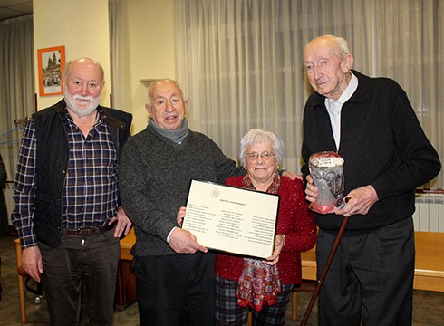 Rafael Zubizarretari omenaldi hunkigarria egin diote Beheko Tokia jubilatu etxekoek
