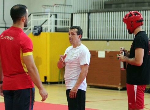 Ramon Quina Espainiako wushu selekzioko entrenatzailea Dallasen dago konpetitzen
