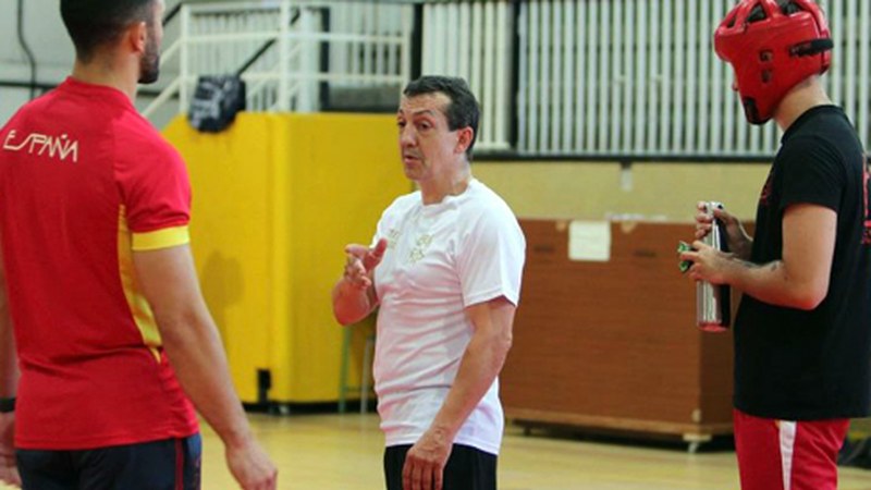 Ramon Quina Espainiako wushu selekzioko entrenatzailea Dallasen dago konpetitzen