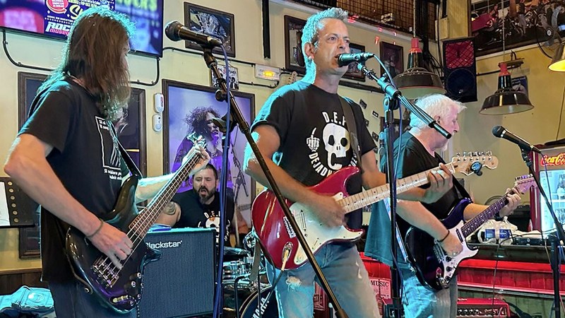 Rock eta punk musikarekin betetako asteburua antolatu dute Zai-Zoi tabernan