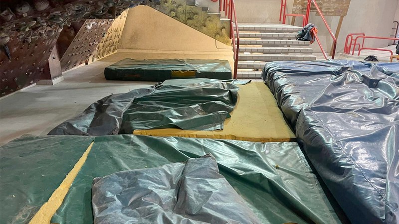 Rokodromoaren itxieraren aurrean, Eibarko eskalatzaileak instalazio duinen eske