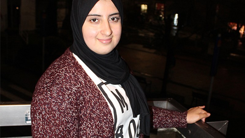 Romaesa Benslaiman (erlijio islamikoko irakaslea): "Klaseak eramangarriak eta dibertigarriak izaten saiatzen naiz"