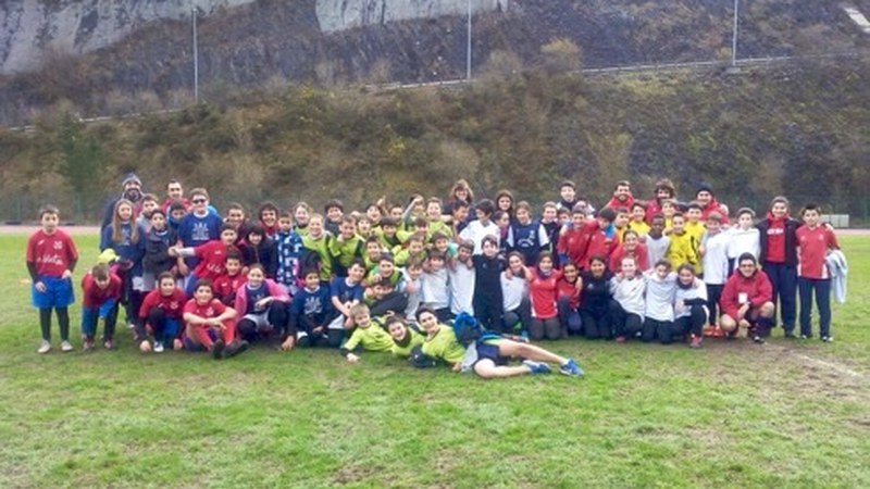 Errugbia ikasleei gerturatzeko saioa hartu zuen Unbek zapatuan