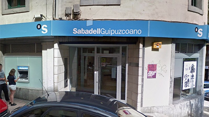 Sabadell banketxeak eskualdeko hiru ordezkaritza itxiko ditu, baina Eibarkoak zabalik jarraituko du