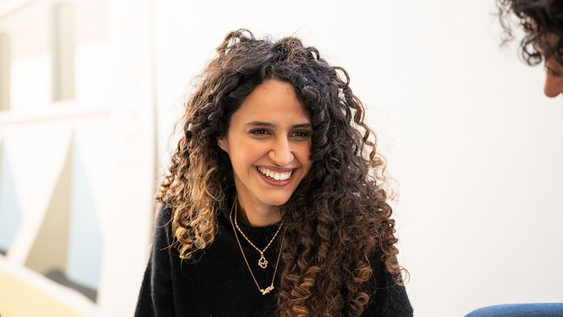 Safia El Aaddam idazleak identitate anitzei buruzko solasaldia emango du Azitain udal institutuan