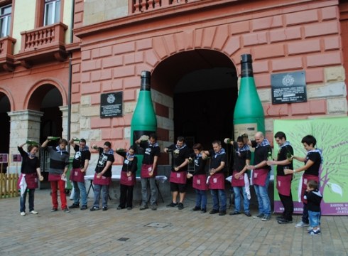 Sagardo Egunari buruzko erakusketa Untzagako jubilatu etxean