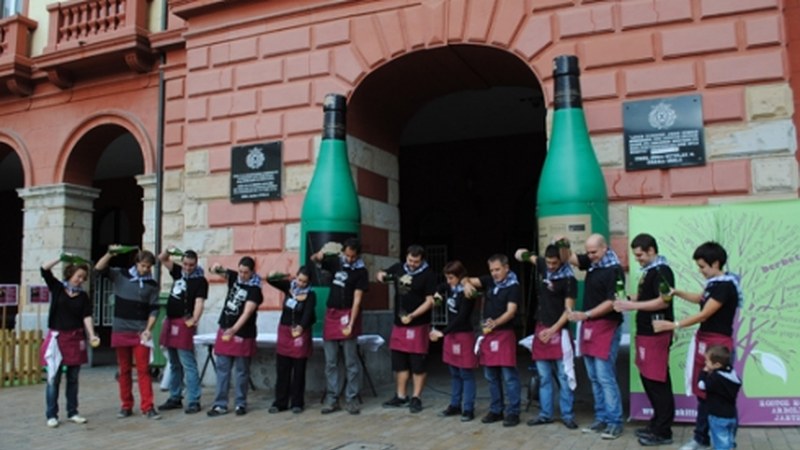 Sagardo Egunari buruzko erakusketa Untzagako jubilatu etxean