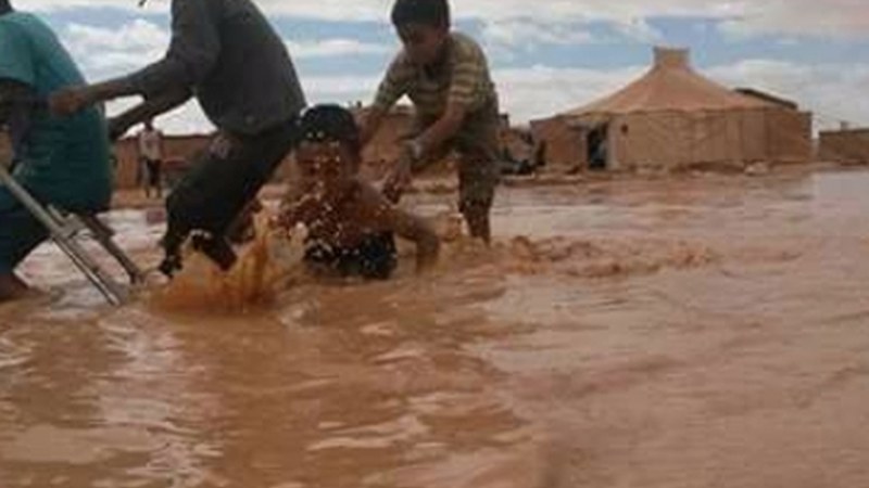 Saharako Ilargi Gorriak errefuxiatuei laguntzeko larrialdi deia egin du