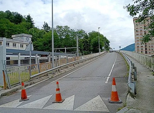 Saihesbidearen Estaziñoko sarbidea itxiko dute bihar, Ermutik datozenentzat