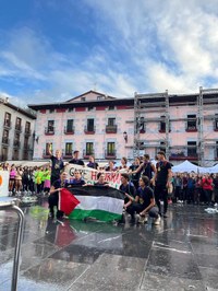 "Salto-saltoka" lelopean, jai giro paregabea sortu da Elgoibarren ospatu den Kilometroak jaian "Salto-saltoka" lelopean, jai giro paregabea sortu da Elgoibarren ospatu den Kilometroak jaian