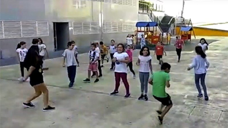 San Andres eskolako ikasleekin ‘Olagarroa’ jolasa ikasi dugu