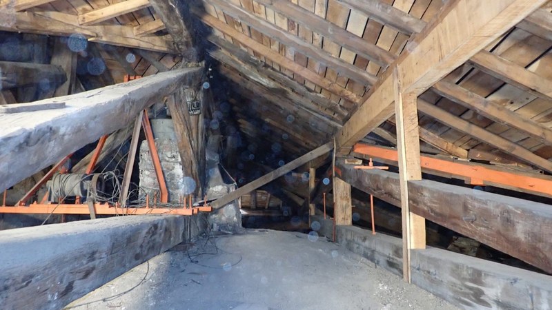 San Andres elizako egituraren egur batzuk XIII. mendekoak dira