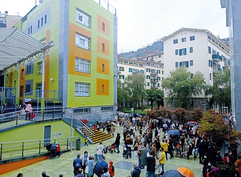 San Andres ikastetxeko 100 ikasle ITZIO eraikinera eramatea eskatu dute