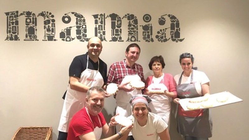 San Blas opilak egiten ibili dira Gasteizen bizi diren eibartarrak