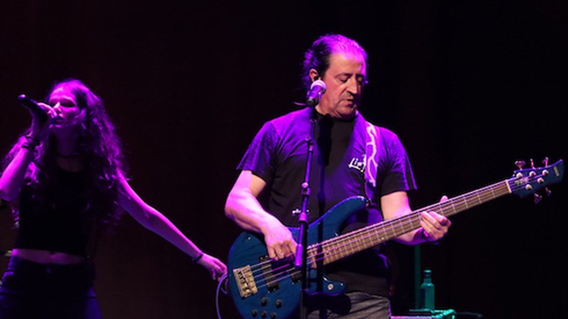 [ARGAZKI-BILDUMA] San Juan bezperan Coliseo antzokian jardun zuen Lisker taldeak