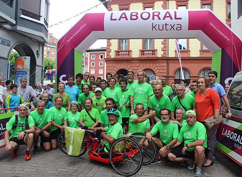 San Juan egunean ailegatu zen Eibarrera Alzheimerraren aurkako “Etorkizun kilometroak” elkartasun lasterketa