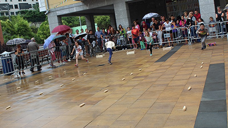 San Pedro jaiek musika, antzerki eta dantzarekin beteko dute gaurko arratsaldea Karmengo parkean