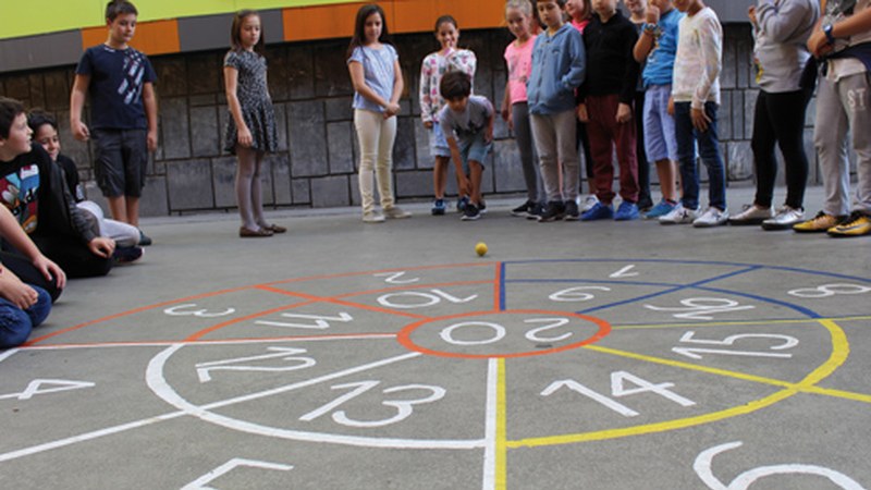 San Andres ikastetxeko ikasleek "Diana dibertigarria" jokoa erakutsi digute (BIDEOA)