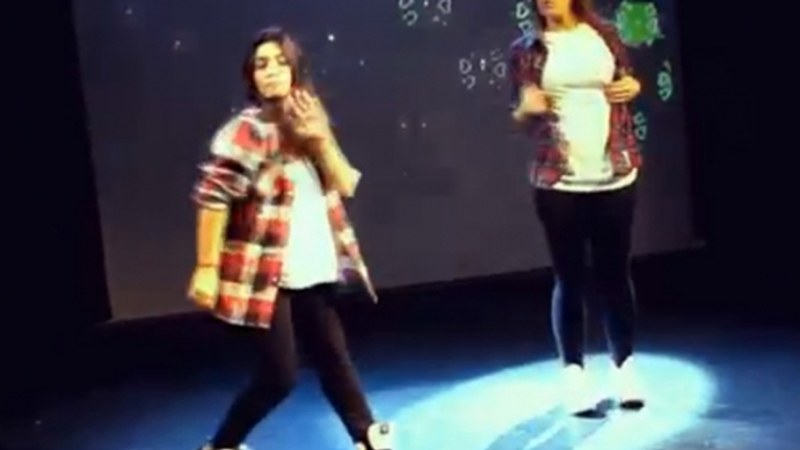 Sandra Alfayate eta Ane Miren Barrero eibartarren bideoklipa Gaztea Parody lehiaketan finalista