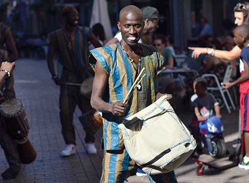 Sanjuanak musikarekin agurtuko ditugu