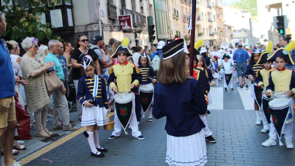 Sanjuanetako danborradan parte hartzeko izen-ematea zabalik dago, haur eta helduentzat