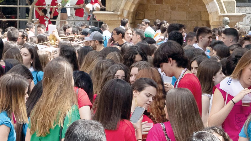 Sanjuanetan alkohol gehiegikeriaren kontrako umorezko pegatina lehiaketan parte hartzeko epea laster zabalduko da